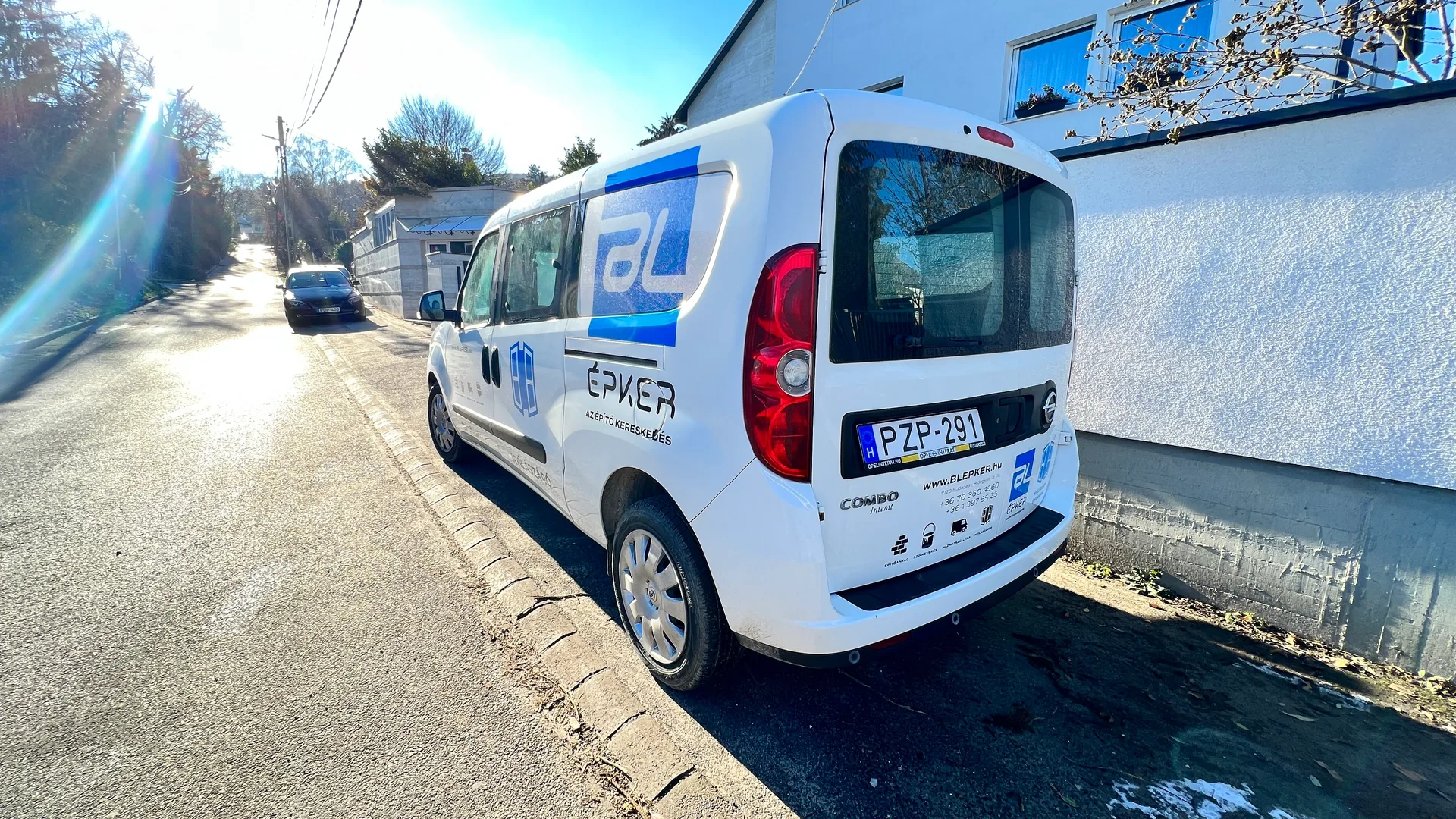 BL Épker Opel Combo hátfal dekoráció – elérhetőségek és arculati elemek a hátsó ajtón
